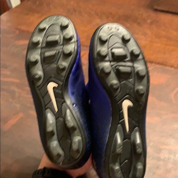Nike soccer shoes - Picture 4 of 4